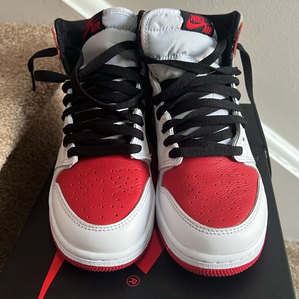 Boys Air Jordan 1 Red and White - Picture 3 of 6